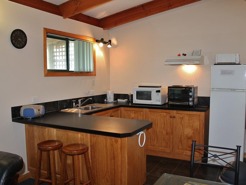 Freycinet Cottage - Unit 1 Coles Bay Room photo